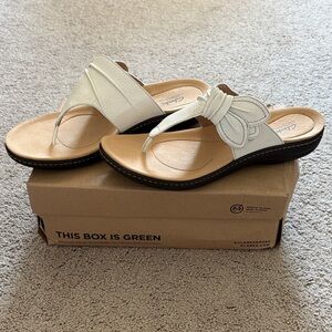 Clarks Women's Cream Sandals with Floral Detail 12W